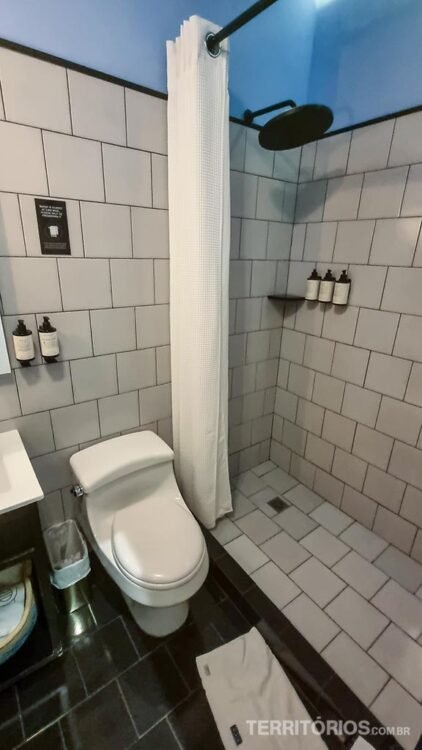 Hotel na Colômbia: banheiro no HAB