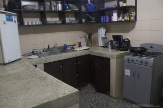 Cozinha compartilhada no hotel na Colômbia