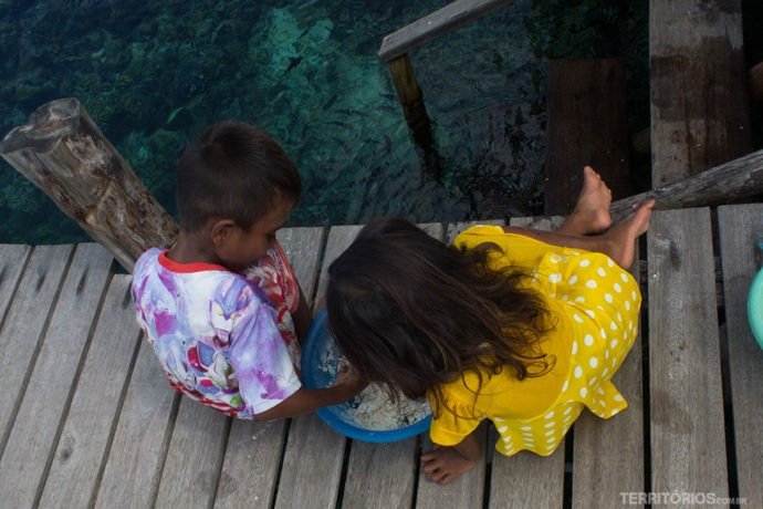 crianças locais de Raja Ampat