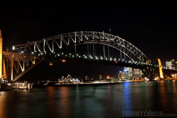 Postais de Sydney à noite: Harbour Bridge e Opera House