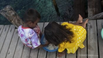 crianças locais de Raja Ampat