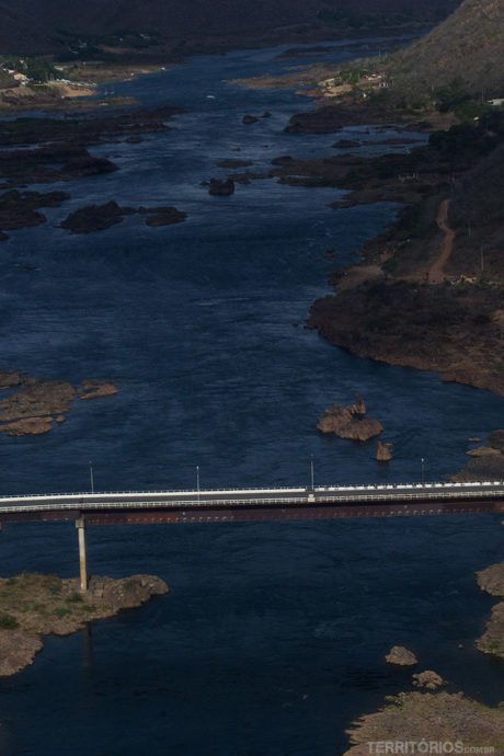 Ponte separa Sergipe de Alagoas, ou Canindé de São Francisco de Piranhas