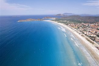 Praia do Peró Mar azul em Cabo Frio representa bem o caribe brasileiro