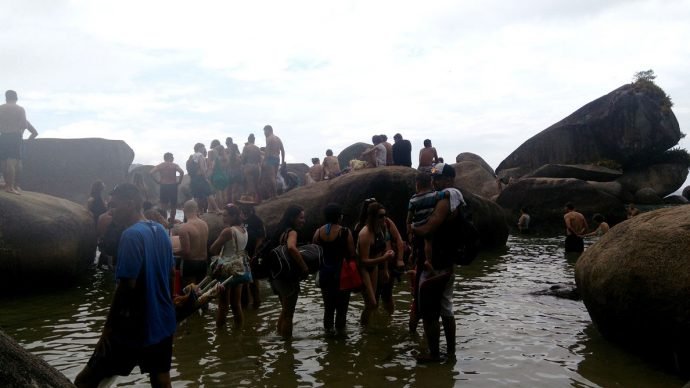Piscinas do Cachadaço com grande movimento