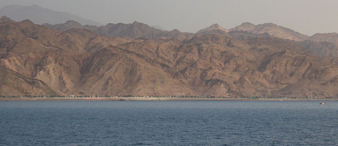 Aqba: a fronteira e o mergulho no Mar Vermelho