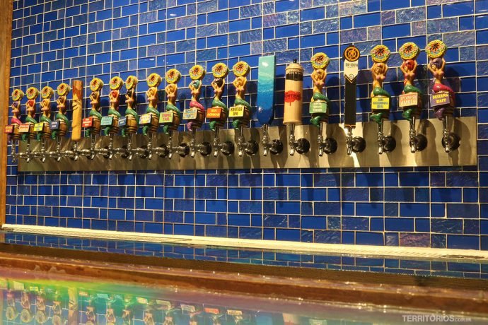 Irreverência no servir o chope