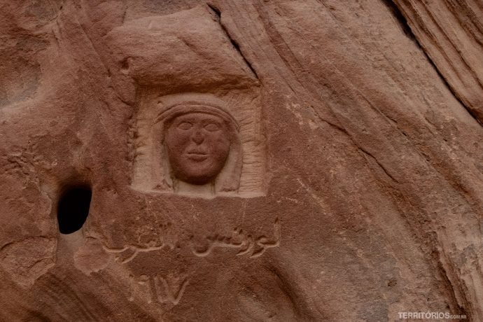 Siq Um Tawaqi é a cara do Lawrence gravada na pedra, fica dentro de um cânion