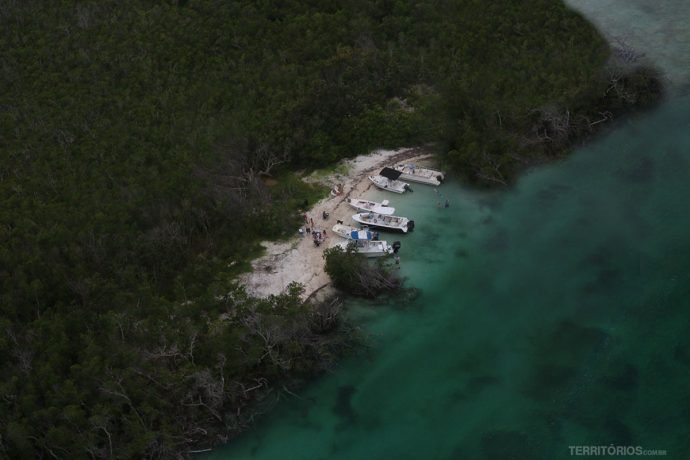 Praia escondida nas Florida Keys vista durante o passeio da Helicopter Tour.
