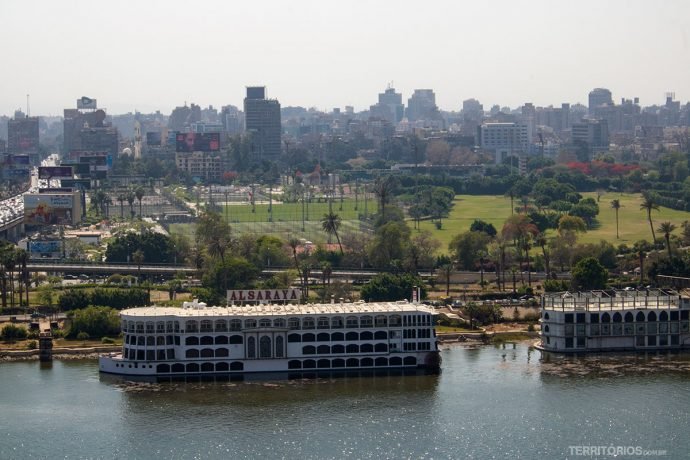 Rio Nilo no centro do Cairo
