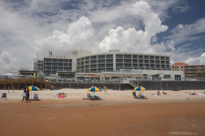 Praia Daytona Beach em frente ao hotel Hard Rock Café