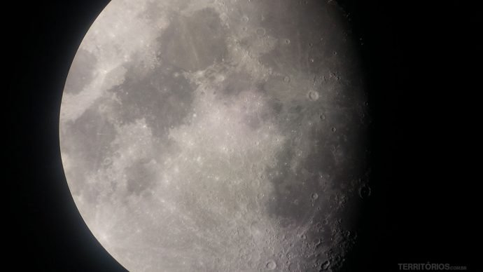 Lua cheia vista no telescópio do Feynan Ecolodge