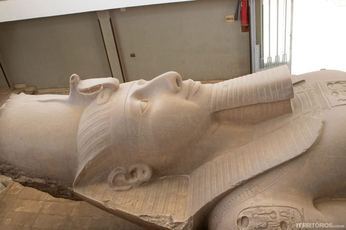 Estátua de Ramés II