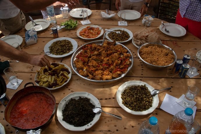 Banquete de comidas típicas da Jordânia