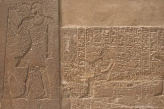 Hieróglifos em Saqqara