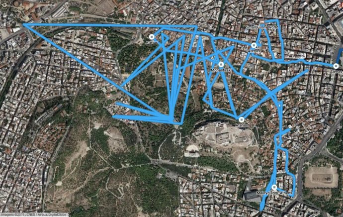 Mapa de Atenas exibe trajeto percorrido em um dia