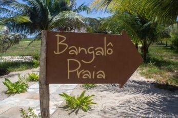 Sinalização em Resort pé na areia no Nordeste