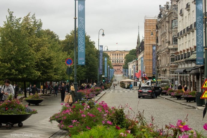 rua Karl Johans Gate é a rua principal de Oslo