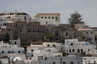 Casas brancas e antigas em Naxos