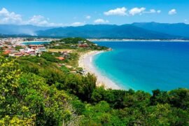 Praia da Pinheira, um paraíso em meio ao Vale do Maciambu Praia da Pinheiro, na Palhoça