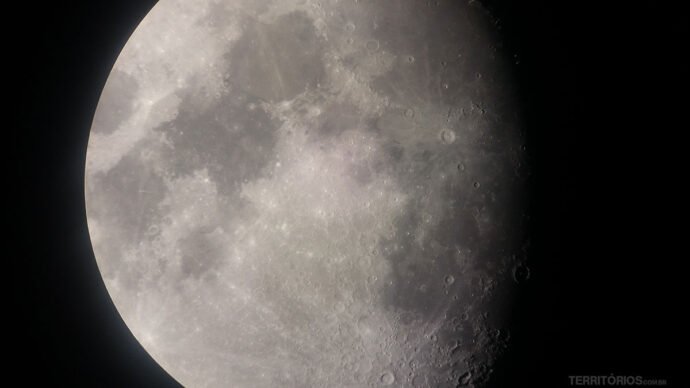 Lua cheia fotografada do telescópio