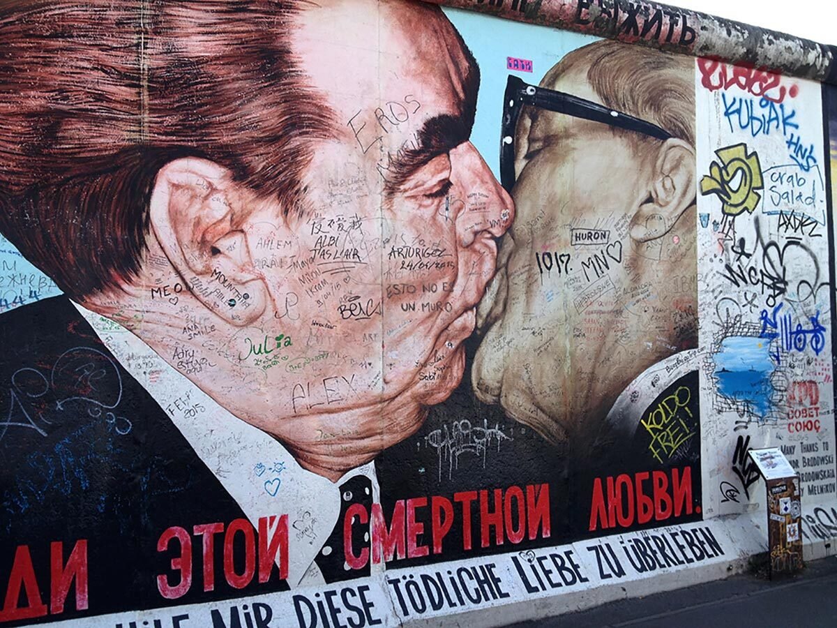 O beijo na East Side Gallery, Berlim - Alemanha