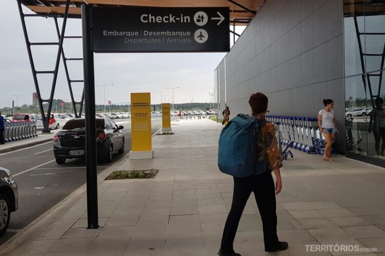 Aeroporto de Florianópolis com bagagem de mão