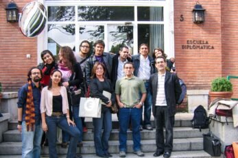 Professores e estudantes ganhadores de bolsa de estudos da Fundação Carolina