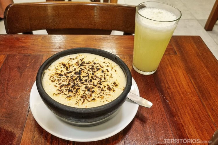 Escondidinho de carne de sol para o jantar típico na Pousada em Porto Seguro