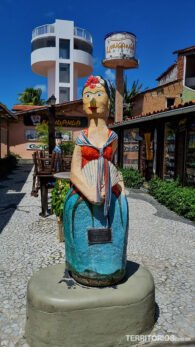 Escultura de Frida Khalo no estilo do artesanato de Porto de Galinhas. Reaproveitando o tronco do coqueiro
