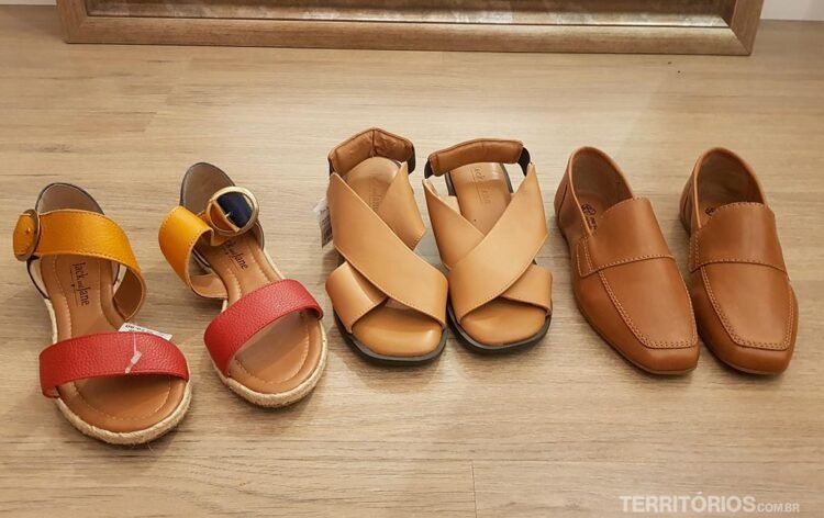 3 pares de sapatos de couro fabricados em Novo Hamburgo