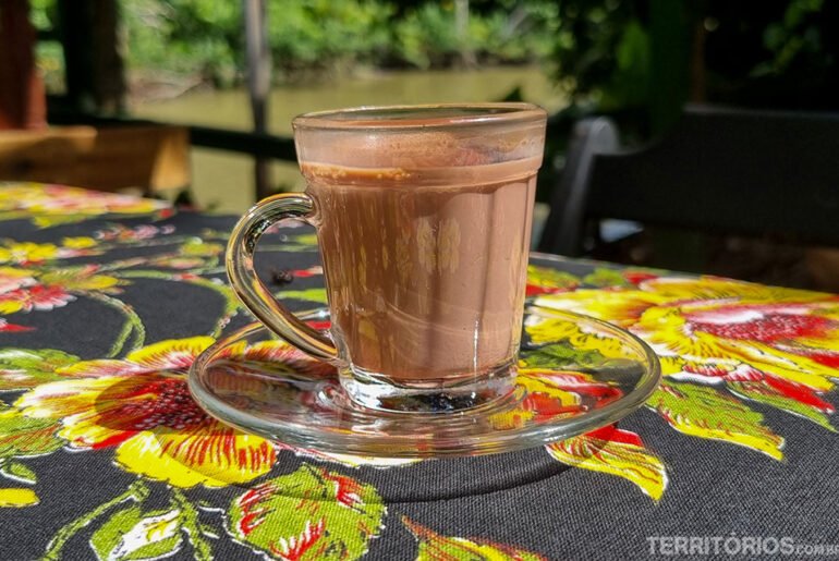 Ilha do Combú: chocolates e clube de rio na Amazônia