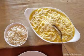 Escondidinho de búfalo com queijo é comida típica na Ilha do Marajó