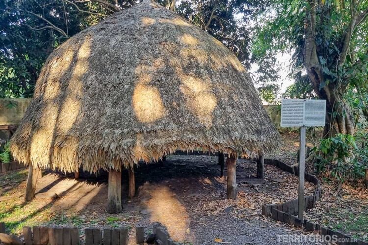 Casa Tukusipan é local de socialização para a comunidade. O chefe da aldeia é o responsável por construir e manter