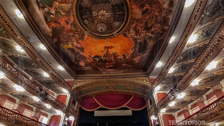 Interior de teatro antigo em Belém