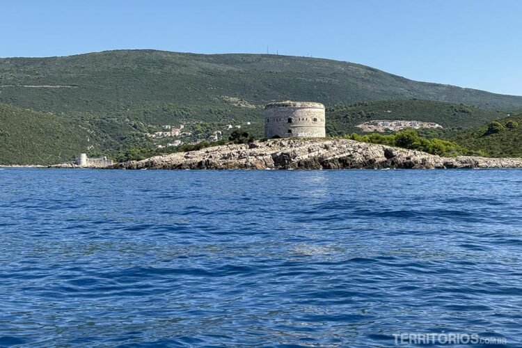 Forte de Arza na Baía de Kotor 