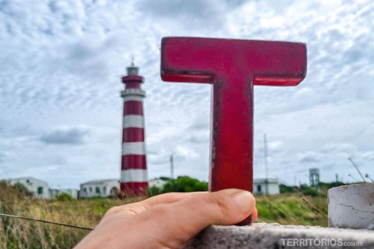 Tesão em frente a farol