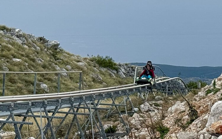 Trenó de montanha no Parque Nacional Lovćen