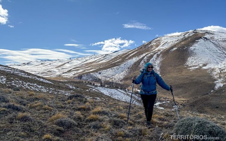 Amanhecer na Estância Cerro Guido com montanhas nevadas tingidas de rosa
